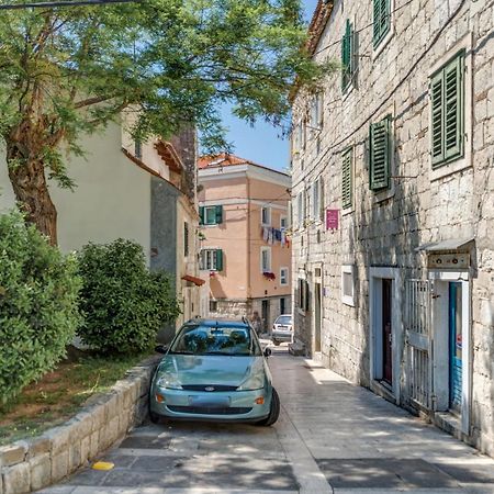 Under Constructiion Apartment Split Exterior foto