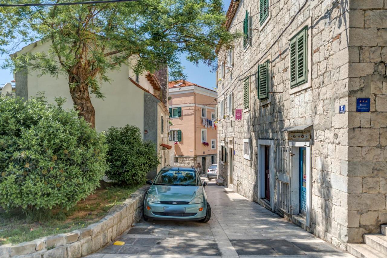 Under Constructiion Apartment Split Exterior foto