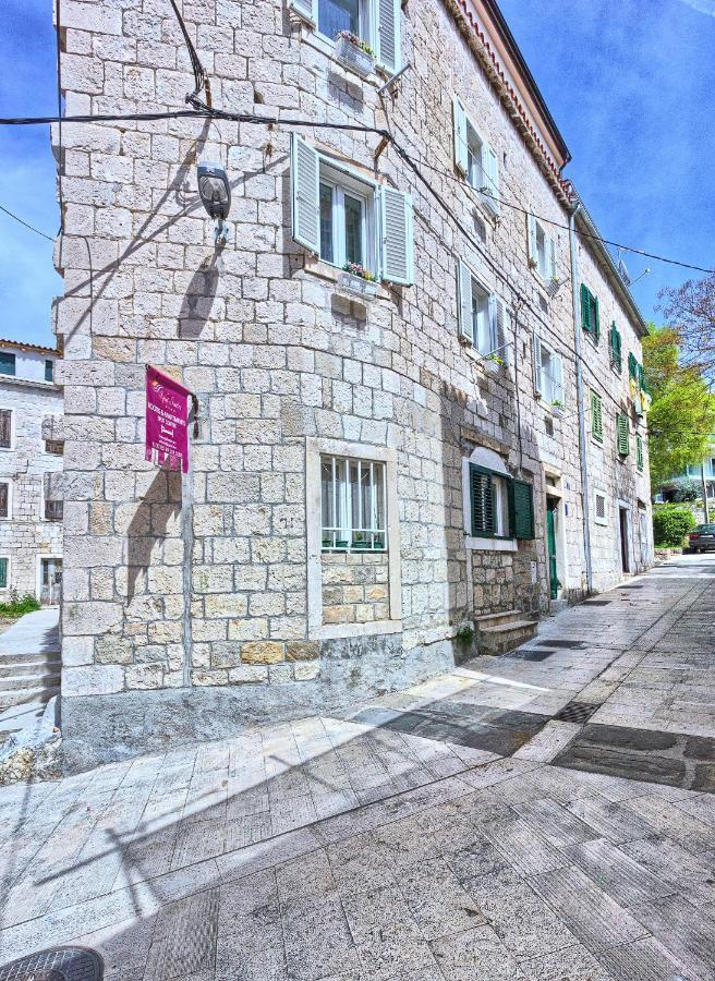 Under Constructiion Apartment Split Exterior foto